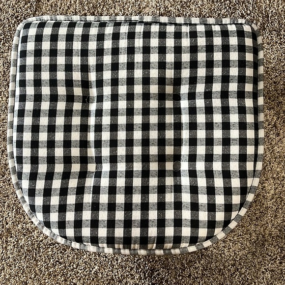 Memory foam, non slip rubber back, black/white checkered chair cushions. 6 pack. - Picture 2 of 15
